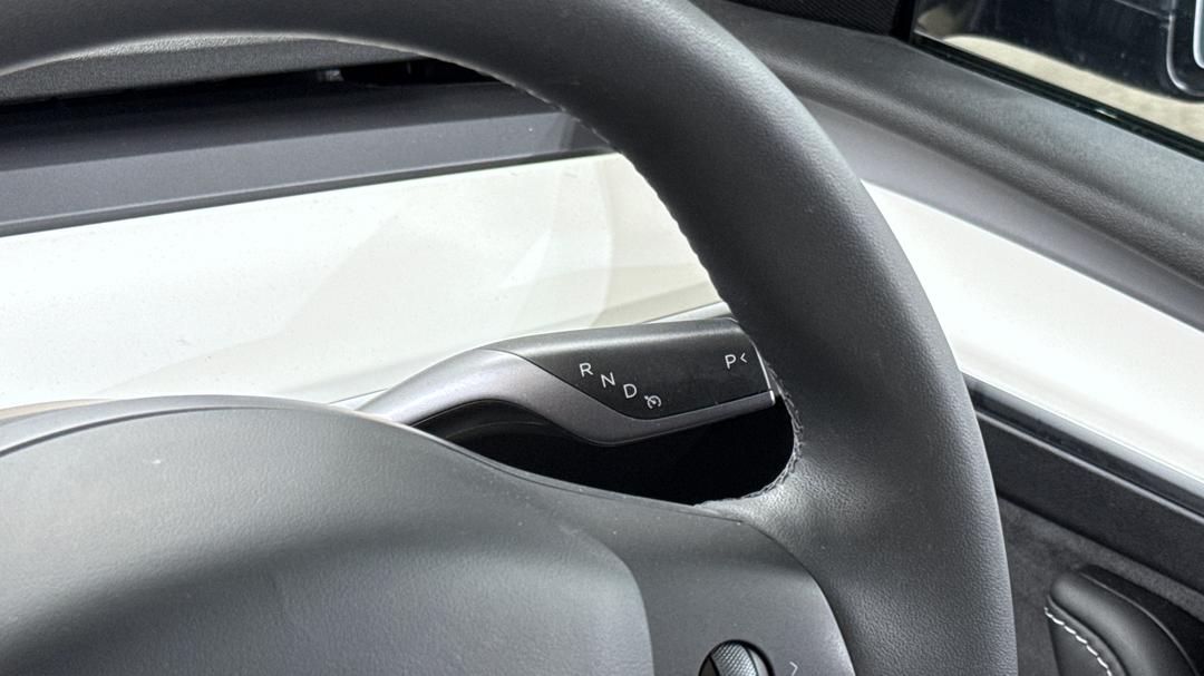 2023 Tesla Model Y Rear-wheel Drive, Automatic, 34647 km, Gear Lever 
