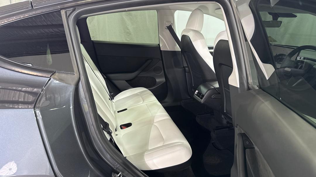 2023 Tesla Model Y Rear-wheel Drive, Automatic, 34647 km, Right Side Rear Door Cabin View