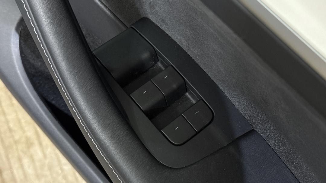 2023 Tesla Model Y Rear-wheel Drive, Automatic, 34647 km, Drivers Side Door Panel Controls