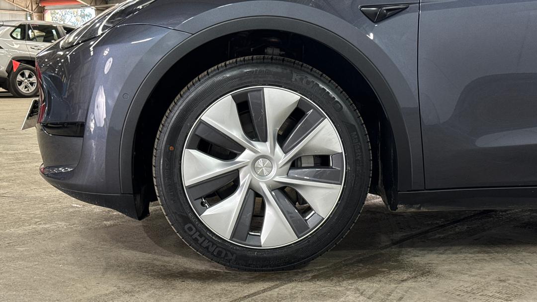 2023 Tesla Model Y Rear-wheel Drive, Automatic, 34647 km, Left Front Wheel