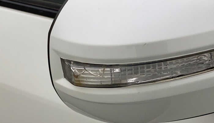 2015 Maruti Swift VXI, Petrol, Manual, 87,952 km, Right rear-view mirror - Indicator light has minor damage
