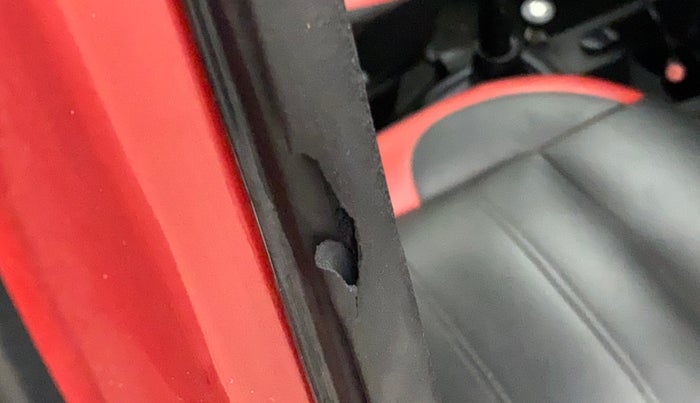 2018 Renault Kwid RXT 1.0, Petrol, Manual, 88,670 km, Driver-side door - Beading has minor damage
