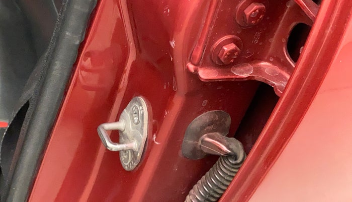 2018 Renault Kwid RXT 1.0, Petrol, Manual, 88,670 km, Left B pillar - Minor scratches