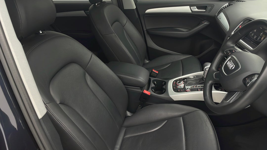 2016 Audi Q5 2.0 Tdi Quattro, Automatic, 126603 km, Right Side Front Door Cabin View