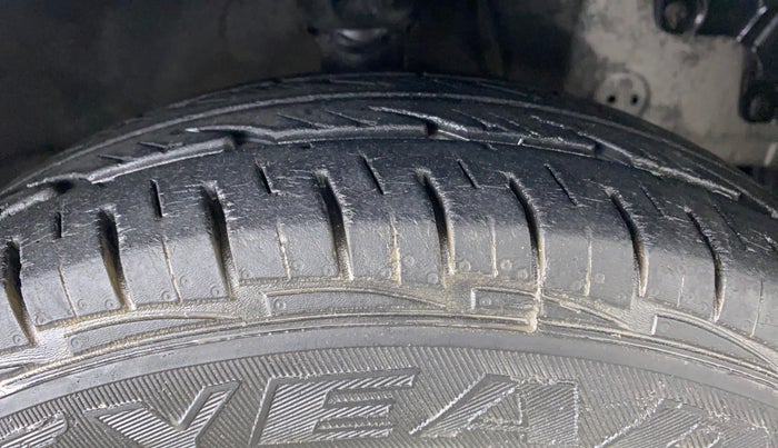 2013 Hyundai Eon ERA +, Petrol, Manual, 19,132 km, Right Front Tyre Tread