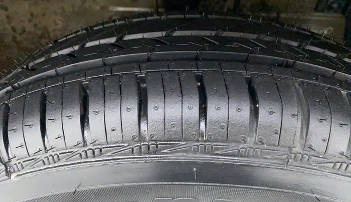 2016 Maruti Swift Dzire VDI ABS, Diesel, Manual, 92,236 km, Right Front Tyre Tread