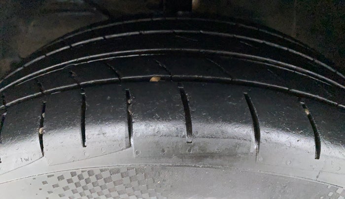 2016 Maruti Baleno ALPHA DDIS 190, Diesel, Manual, 68,418 km, Left Front Tyre Tread