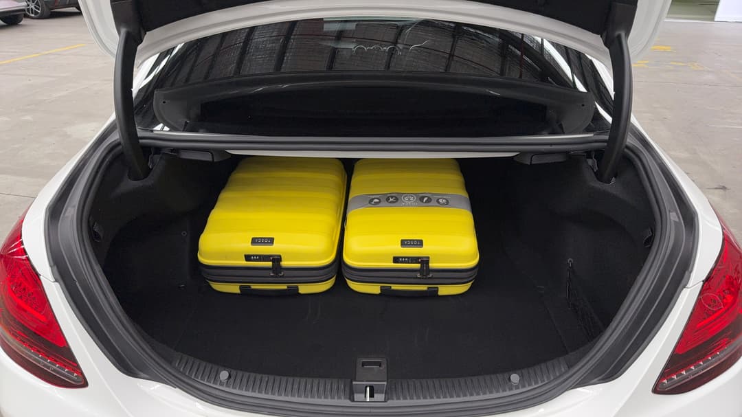 2018 Mercedes-benz C300 C300, Automatic, 72589 km, Boot Inside View with Luggage