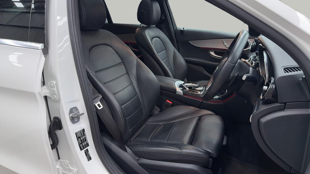 2018 Mercedes-benz C300 C300, Automatic, 72589 km, Right Side Front Door Cabin View