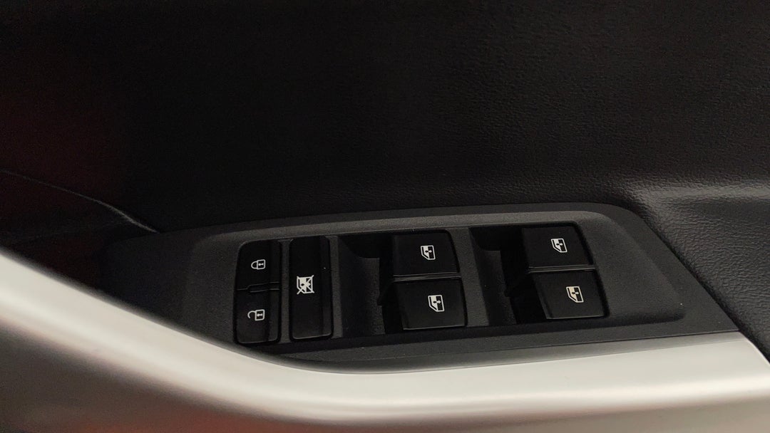 2022 LDV T60 Max Pro (4x4), Automatic, 20399 km, Drivers Side Door Panel Controls