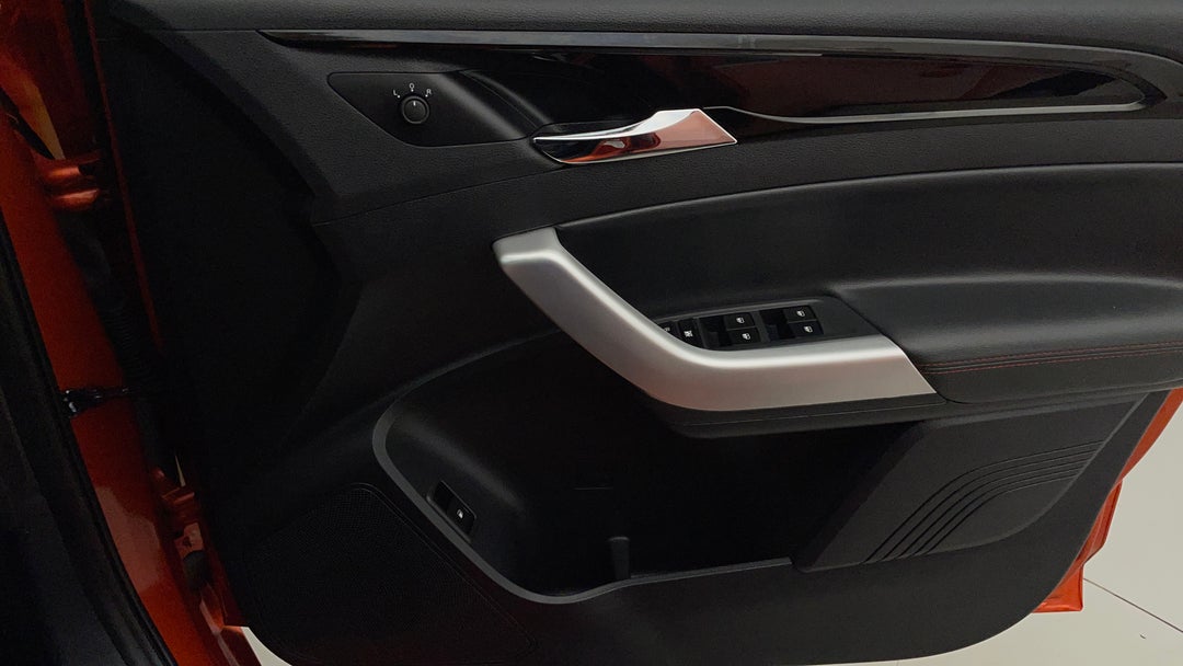 2022 LDV T60 Max Pro (4x4), Automatic, 20399 km, Speaker View