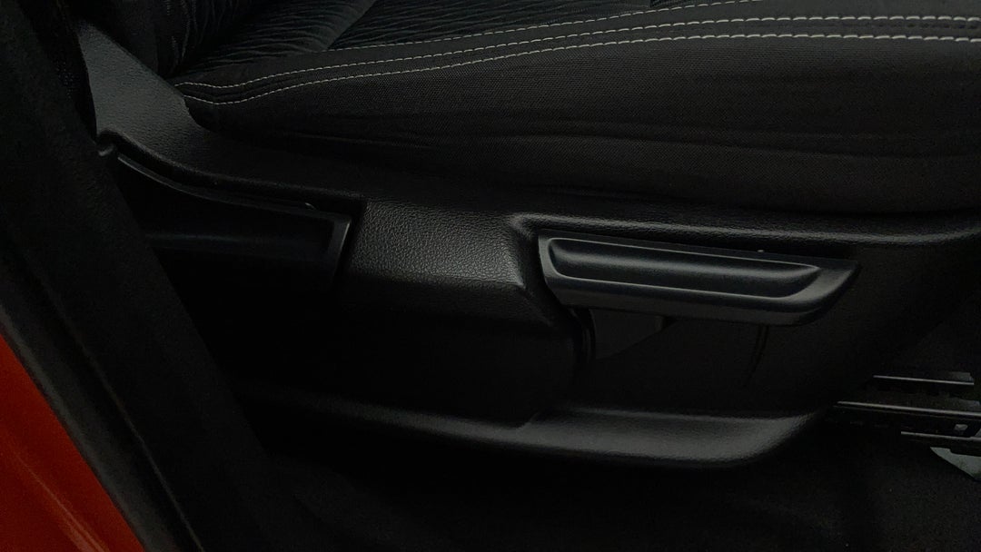 2022 LDV T60 Max Pro (4x4), Automatic, 20399 km, Drivers Side Adjustment Panel