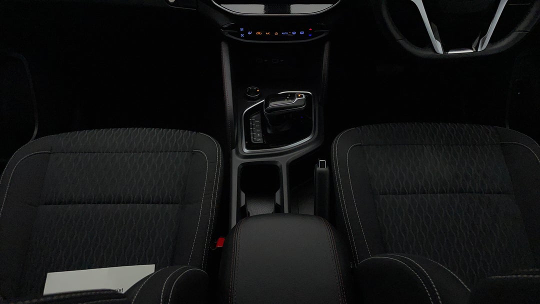 2022 LDV T60 Max Pro (4x4), Automatic, 20399 km, Center Console