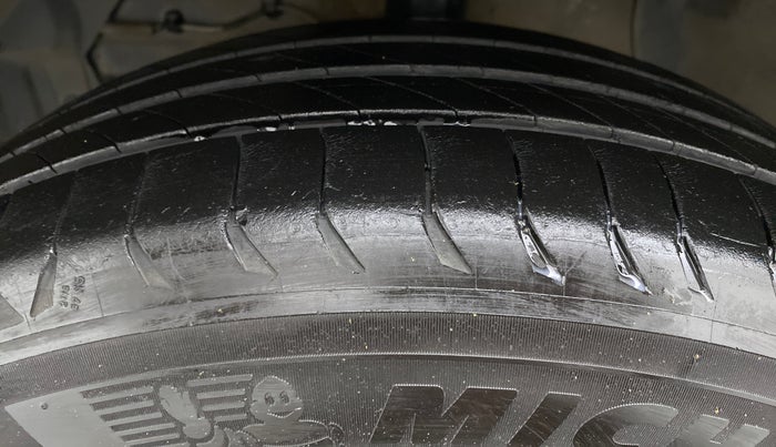 2015 Maruti S Cross ZETA 1.3, Diesel, Manual, 1,63,159 km, Left Front Tyre Tread
