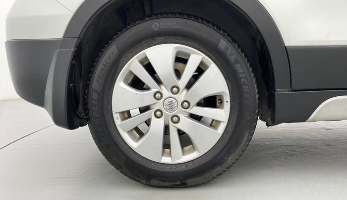 2015 Maruti S Cross ZETA 1.3, Diesel, Manual, 1,63,159 km, Right Rear Wheel