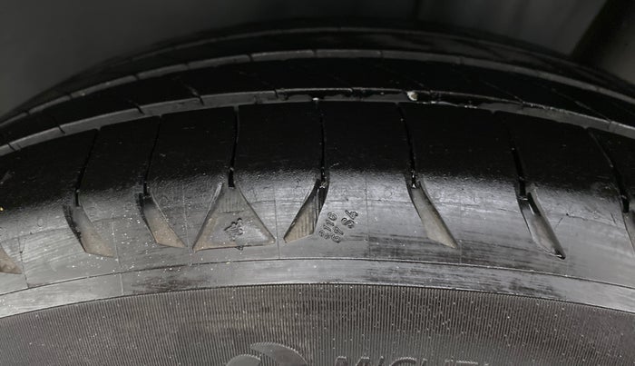 2015 Maruti S Cross ZETA 1.3, Diesel, Manual, 1,63,159 km, Left Rear Tyre Tread