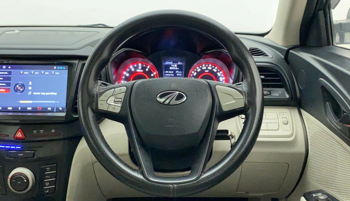 2021 Mahindra XUV300 W6 1.2 PETROL AMT, Petrol, Automatic, 29,041 km, Steering Wheel Close Up