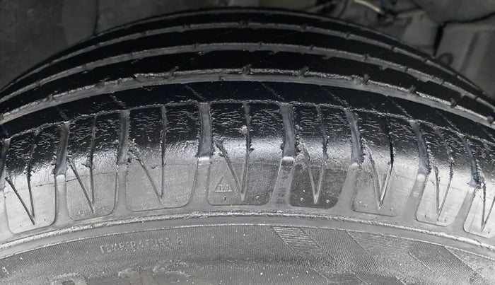 2016 Maruti Vitara Brezza ZDI PLUS DUAL TONE, Diesel, Manual, 25,980 km, Right Front Tyre Tread