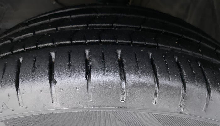 2019 Toyota Glanza V MT PETROL, Petrol, Manual, 8,415 km, Left Front Tyre Tread