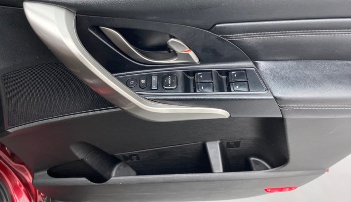 2018 Mahindra XUV500 W11 AT, Diesel, Automatic, 35,238 km, Driver Side Door Panels Control