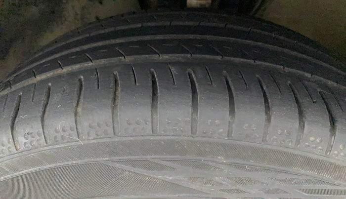 2018 Skoda Rapid AMBITION 1.6 MPI MT, Petrol, Manual, 56,657 km, Left Front Tyre Tread