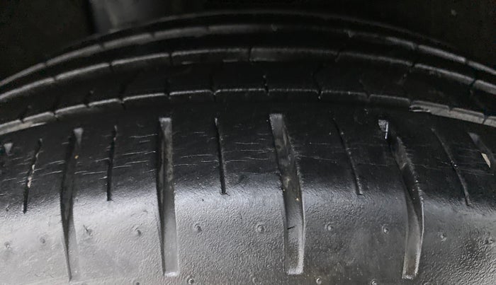 2017 Maruti Baleno ALPHA CVT PETROL 1.2, Petrol, Automatic, 25,365 km, Right Rear Tyre Tread
