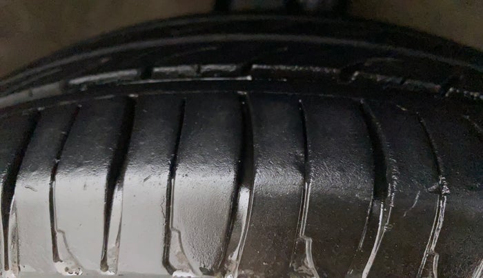 2015 Maruti Celerio VXI, Petrol, Manual, 60,469 km, Right Front Tyre Tread