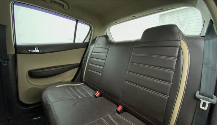 2011 Hyundai i20 MAGNA O 1.2, Petrol, Manual, 96,026 km, Right Side Rear Door Cabin