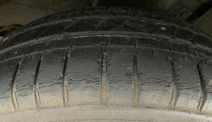 2017 Datsun Go T, Petrol, Manual, 61,811 km, Right Front Tyre Tread