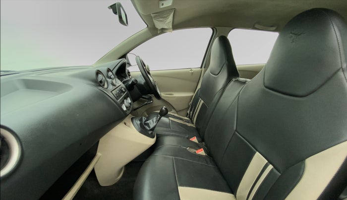 2017 Datsun Go T, Petrol, Manual, 61,811 km, Right Side Front Door Cabin