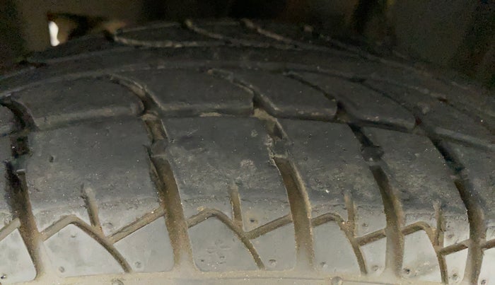 2017 Datsun Go T, Petrol, Manual, 61,811 km, Left Front Tyre Tread