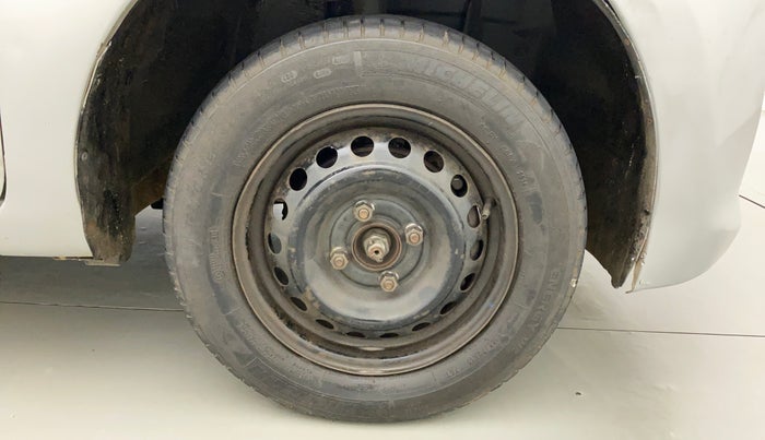 2017 Datsun Go T, Petrol, Manual, 61,811 km, Right Front Wheel