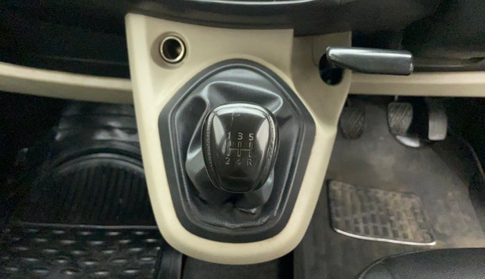 2017 Datsun Go T, Petrol, Manual, 61,811 km, Gear Lever
