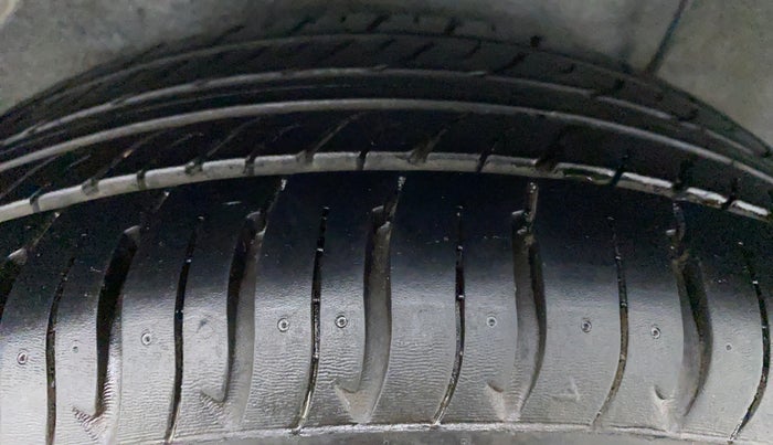 2012 Hyundai i20 SPORTZ 1.2 VTVT, Petrol, Manual, 68,046 km, Right Front Tyre Tread