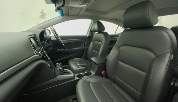 2017 Hyundai New Elantra 2.0 SX(O) AT PETROL, Petrol, Automatic, 64,350 km, Right Side Front Door Cabin