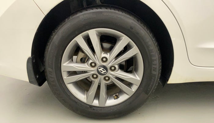 2017 Hyundai New Elantra 2.0 SX(O) AT PETROL, Petrol, Automatic, 64,350 km, Right Rear Wheel