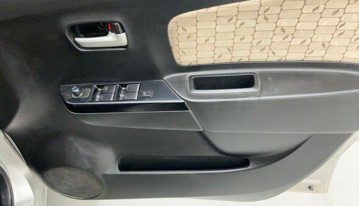 2017 Maruti Wagon R 1.0 VXI, Petrol, Manual, 28,652 km, Driver Side Door Panels Control