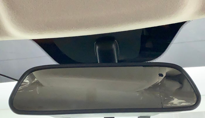 2019 Mahindra XUV 3OO W6 1.5 DIESEL, Diesel, Manual, 40,717 km, Ceiling - Rear view mirror minor damage