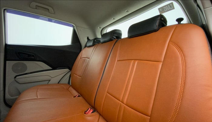 2019 Mahindra XUV 3OO W6 1.5 DIESEL, Diesel, Manual, 40,717 km, Right Side Rear Door Cabin