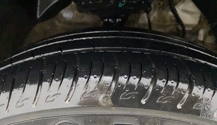 2019 Mahindra XUV 3OO W6 1.5 DIESEL, Diesel, Manual, 40,717 km, Right Front Tyre Tread