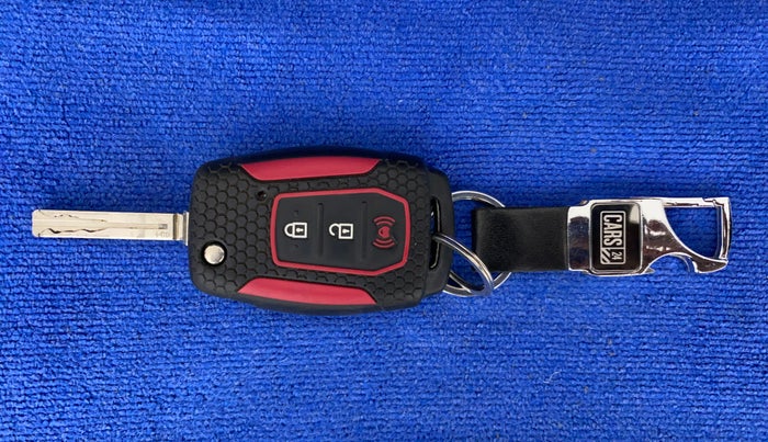 2019 Mahindra XUV 3OO W6 1.5 DIESEL, Diesel, Manual, 40,717 km, Key Close Up