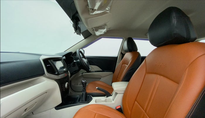 2019 Mahindra XUV 3OO W6 1.5 DIESEL, Diesel, Manual, 40,717 km, Right Side Front Door Cabin