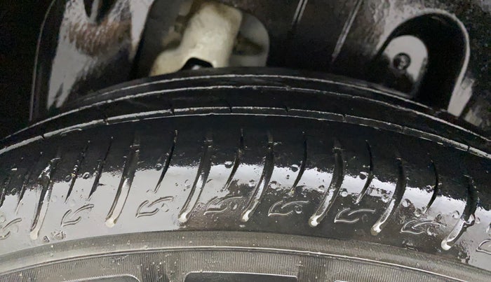 2019 Mahindra XUV 3OO W6 1.5 DIESEL, Diesel, Manual, 40,717 km, Left Rear Tyre Tread