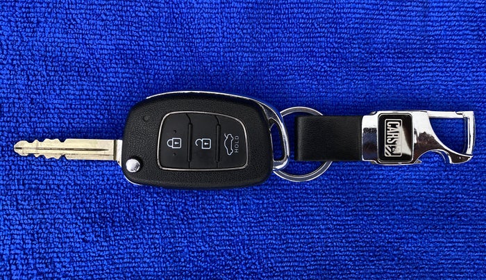 2018 Hyundai Xcent SX 1.2, CNG, Manual, 94,829 km, Key Close Up
