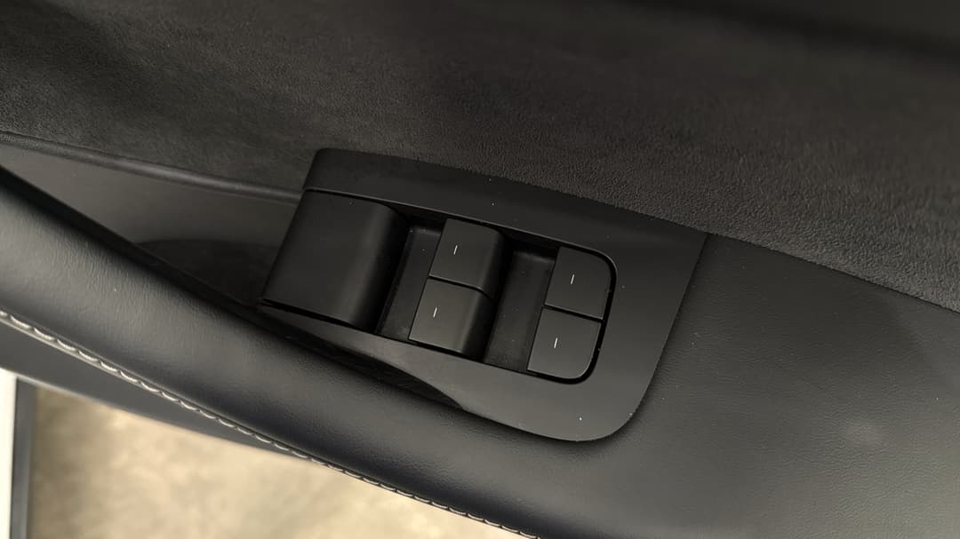 2022 Tesla Model Y Rear-wheel Drive, Automatic, 59496 km, Drivers Side Door Panel Controls