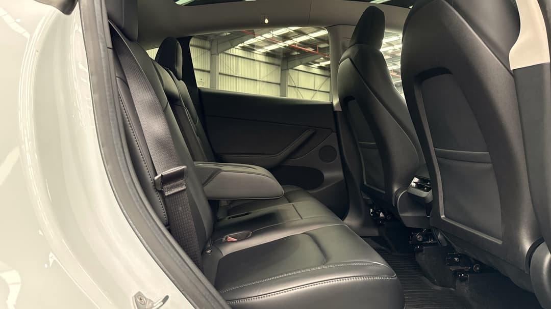 2022 Tesla Model Y Rear-wheel Drive, Automatic, 59496 km, Right Side Rear Door Cabin View