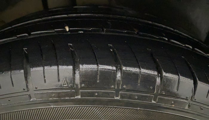 2013 Maruti Ertiga VXI CNG, CNG, Manual, 1,23,463 km, Right Rear Tyre Tread