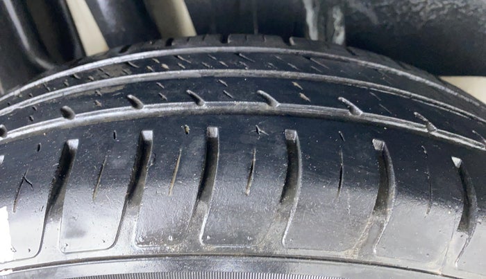 2018 Maruti Swift VXI, Petrol, Manual, 42,781 km, Right Rear Tyre Tread
