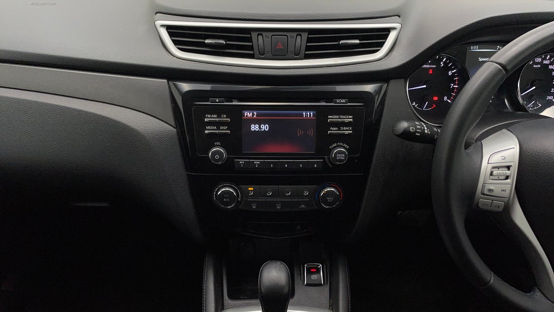 2016 Nissan Qashqai St, Automatic, 103120 km, Center Console