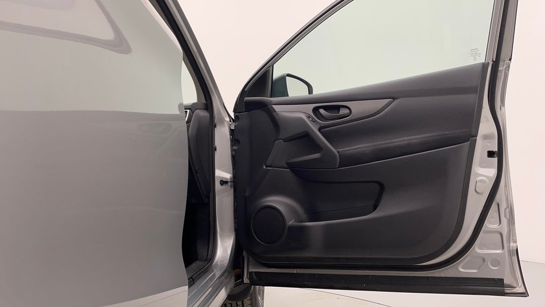 2016 Nissan Qashqai St, Automatic, 103120 km, Speaker View